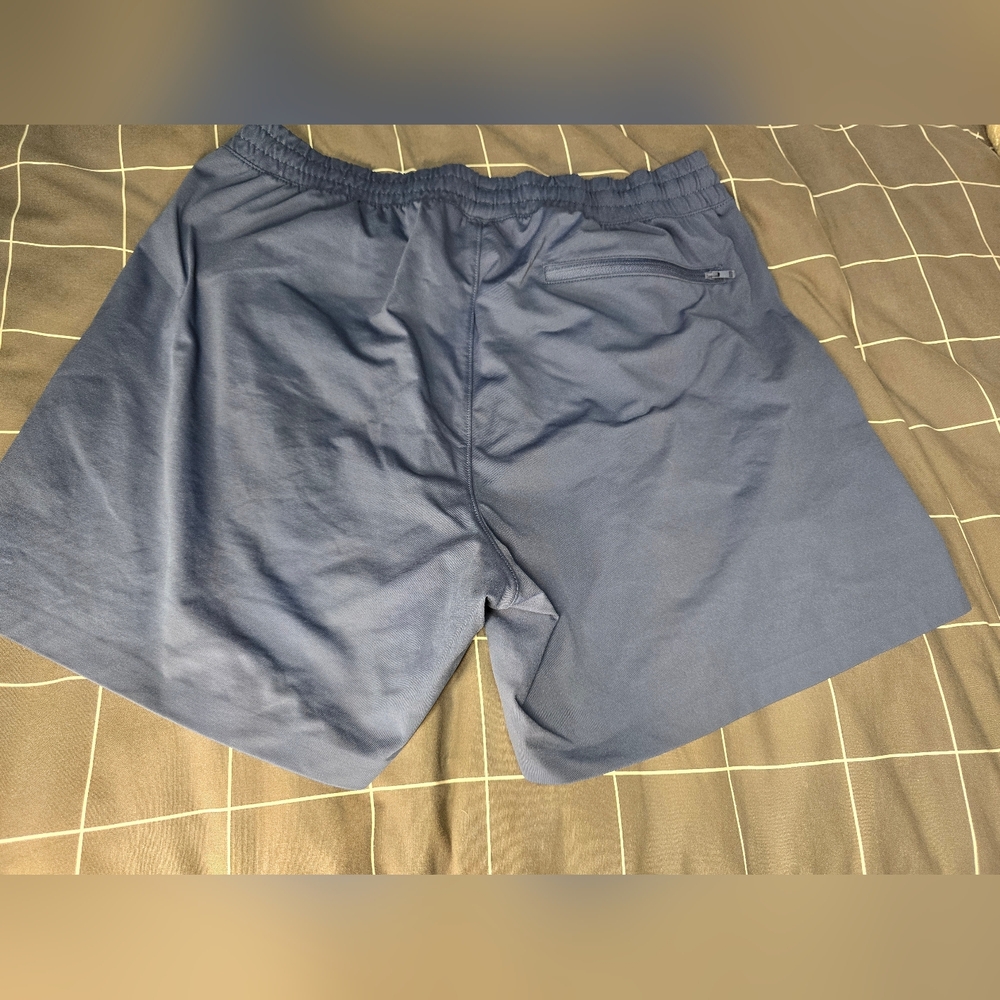 Uniqlo Men's Shorts Blue - Picture 2 of 3